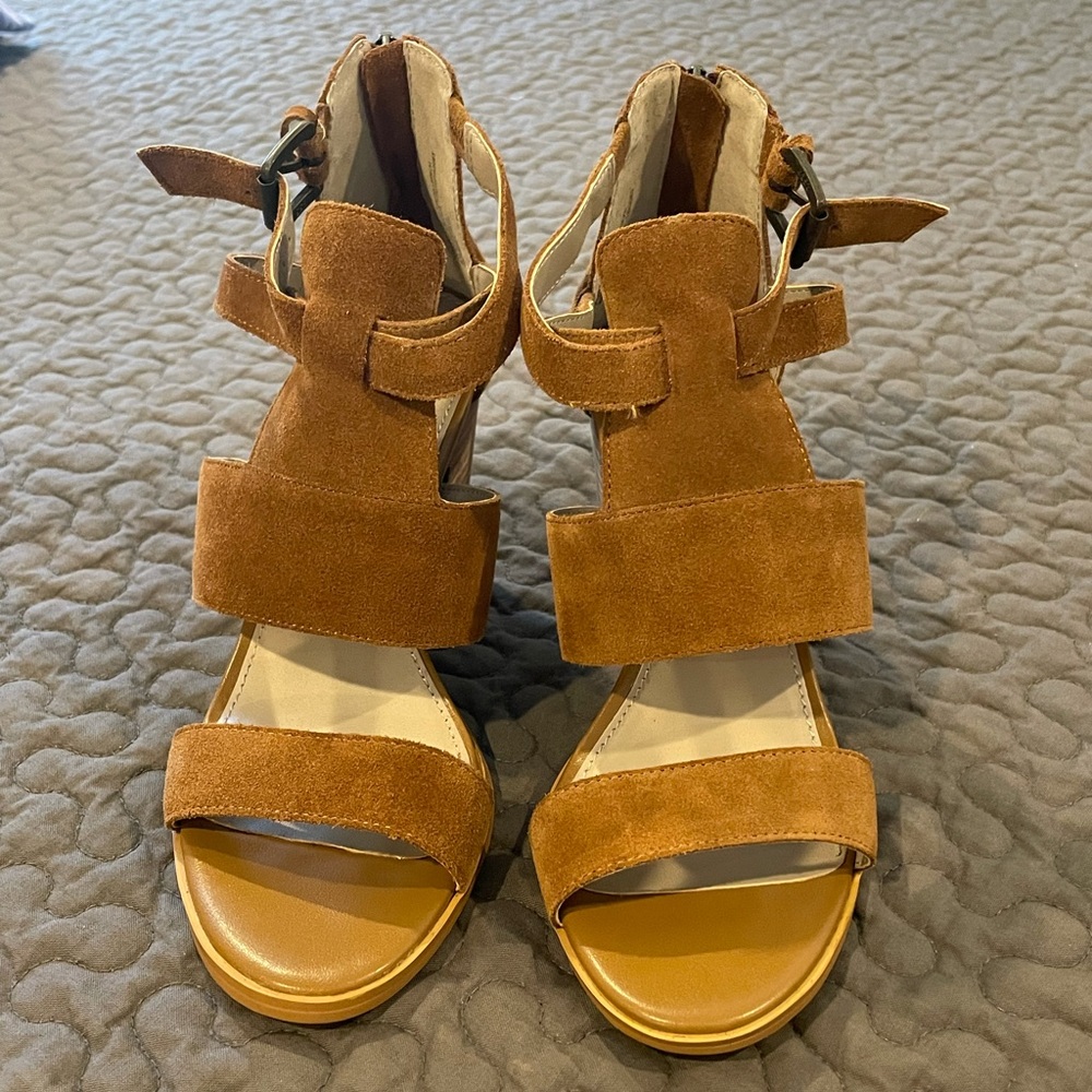 Hinge Cora block heel sandals size 7